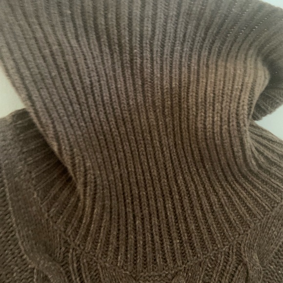 Loft Cable Knit turtle neck short sleeve sweater - Picture 4 of 7